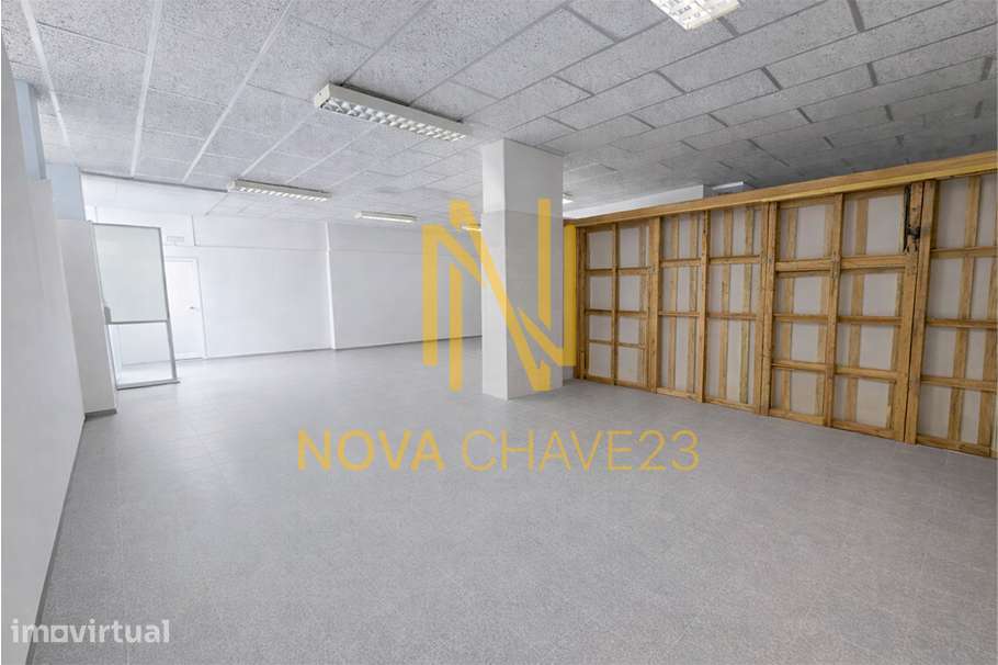 Loja 141m² | 2 Divisões | 2 Wcs | Excelente Potencial de Transformação - Grande imagem: 3/11