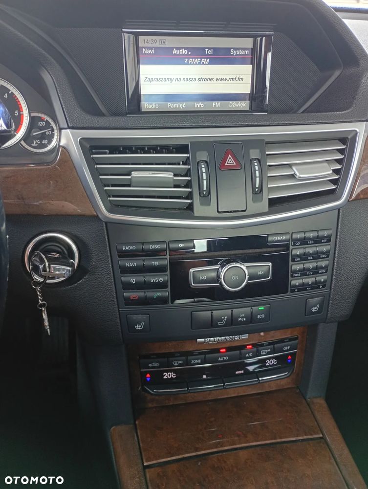 Mercedes-Benz Klasa E 200 BlueTEC 7G-TRONIC Elegance - 4