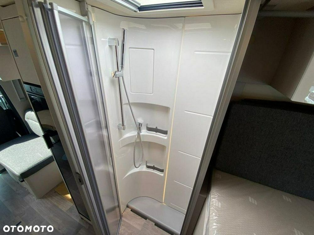 Hymer-Eriba Tramp S 685 - półintegra w układzie face to face - 16