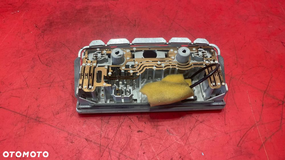 SKODA LAMPKA OŚWIETLENIE PODSUFITKI SKODA OCTAVIA - 2