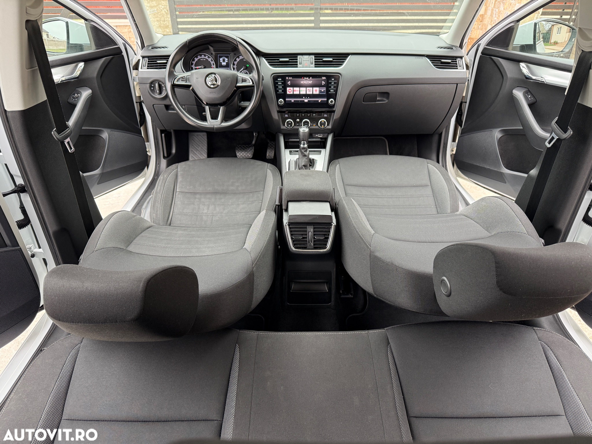Skoda Octavia Combi Diesel 1.6 TDI DSG Style - 8