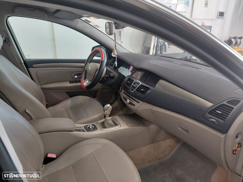 Renault Laguna 2.0 dCi Dynamique - 8