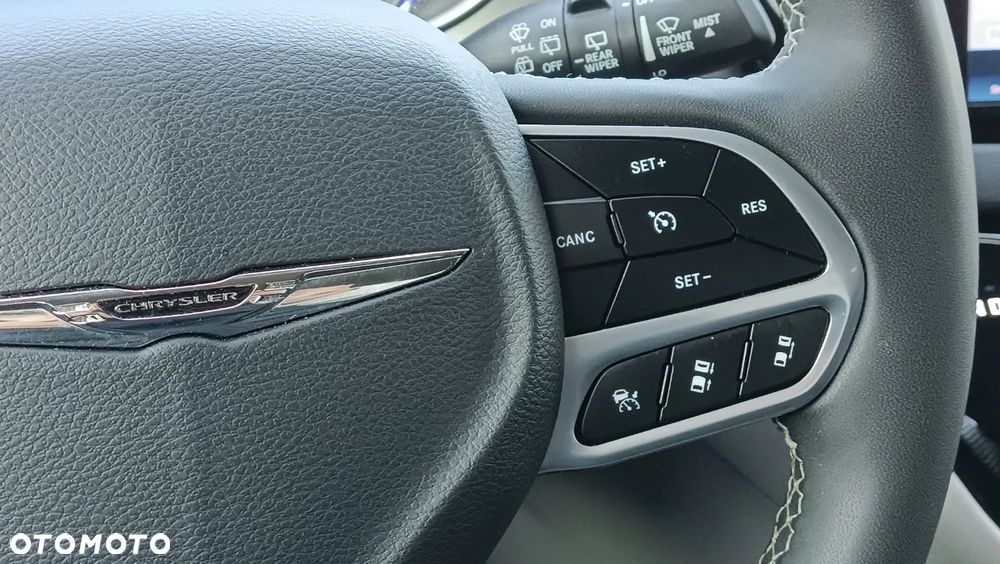 Chrysler Pacifica - 28