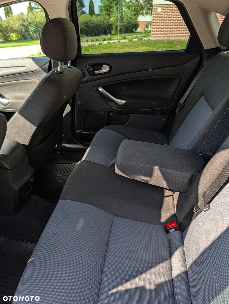 Ford Mondeo 2.0 TDCi Ghia - 16