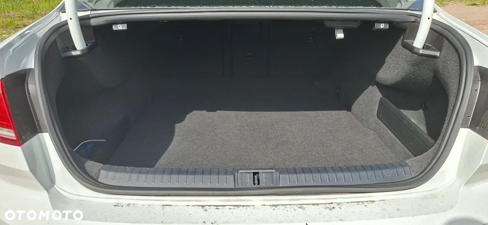 Volkswagen Passat 2.0 TDI SCR Comfortline - 10
