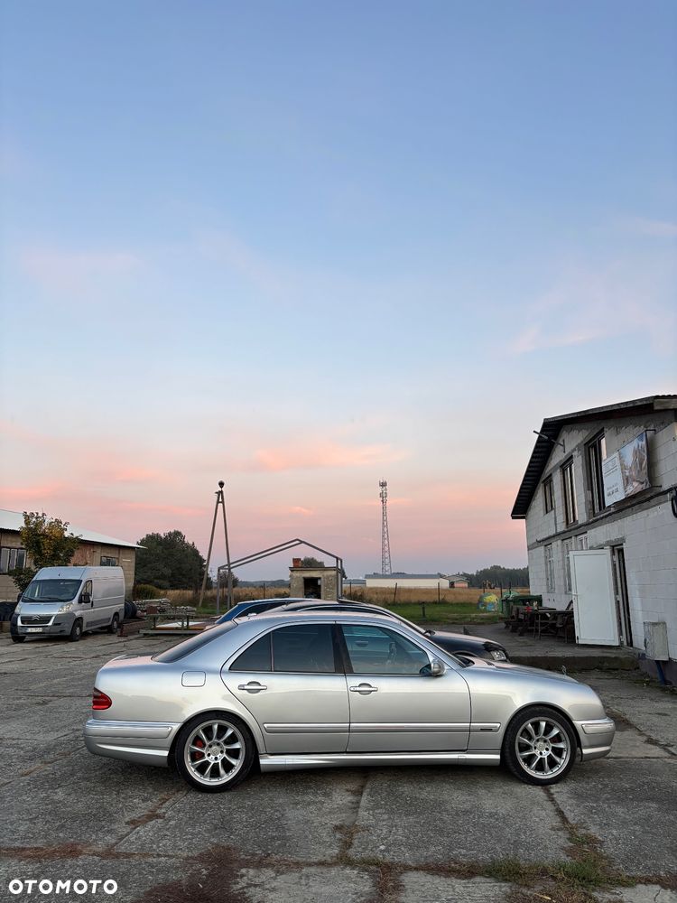 Mercedes-Benz E-Class 2000 photo 2