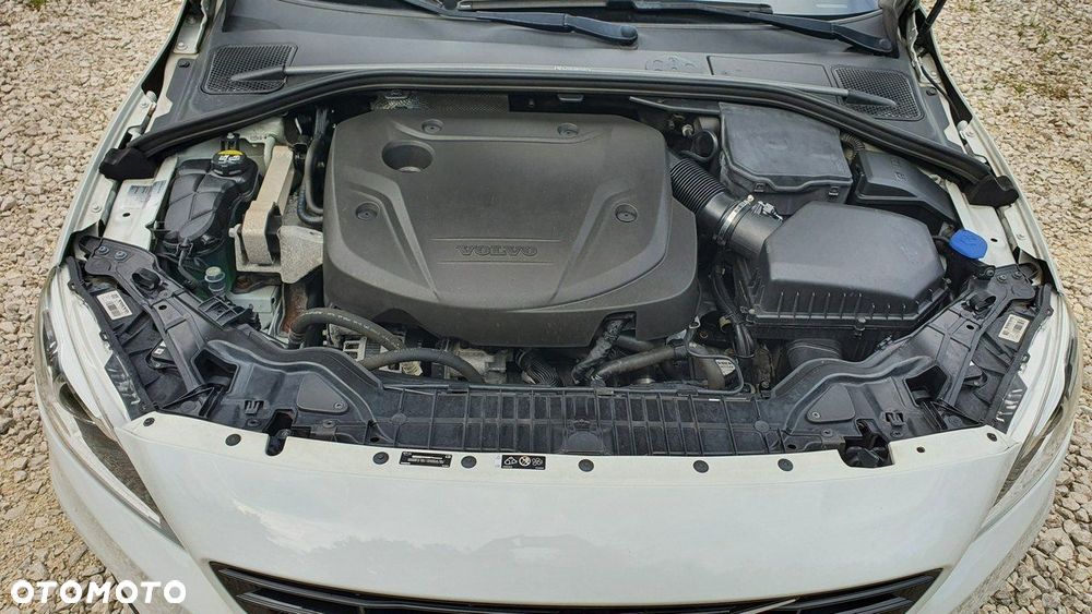 Volvo V60 D4 Geartronic R-Design - 31