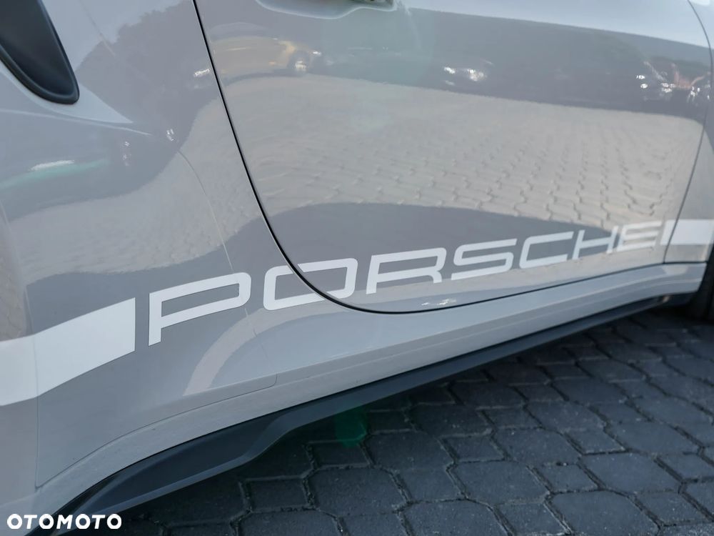 Porsche 911 Turbo 50 Years - 12