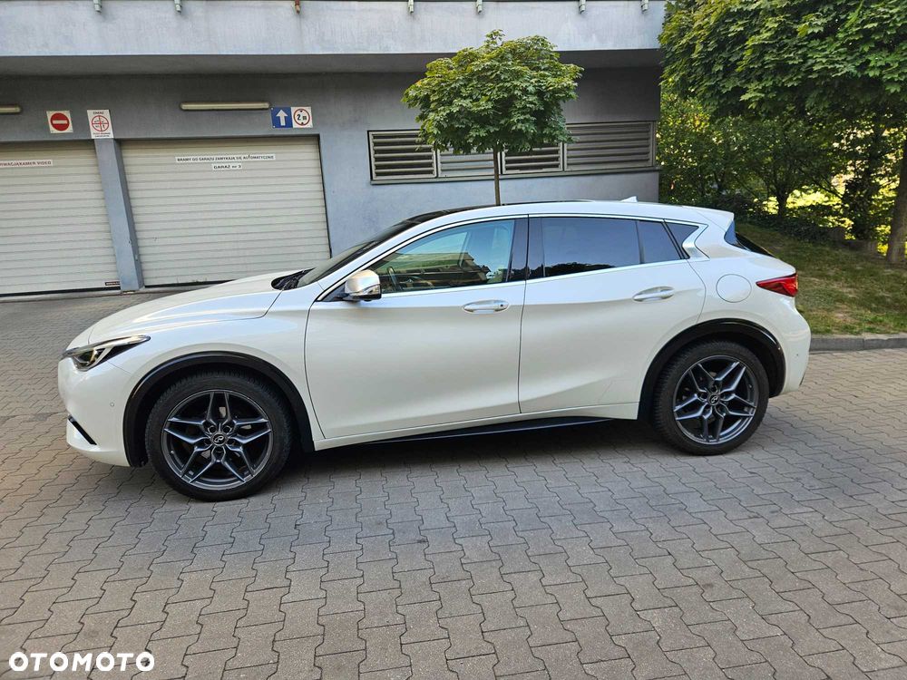 Infiniti Q30 - 4