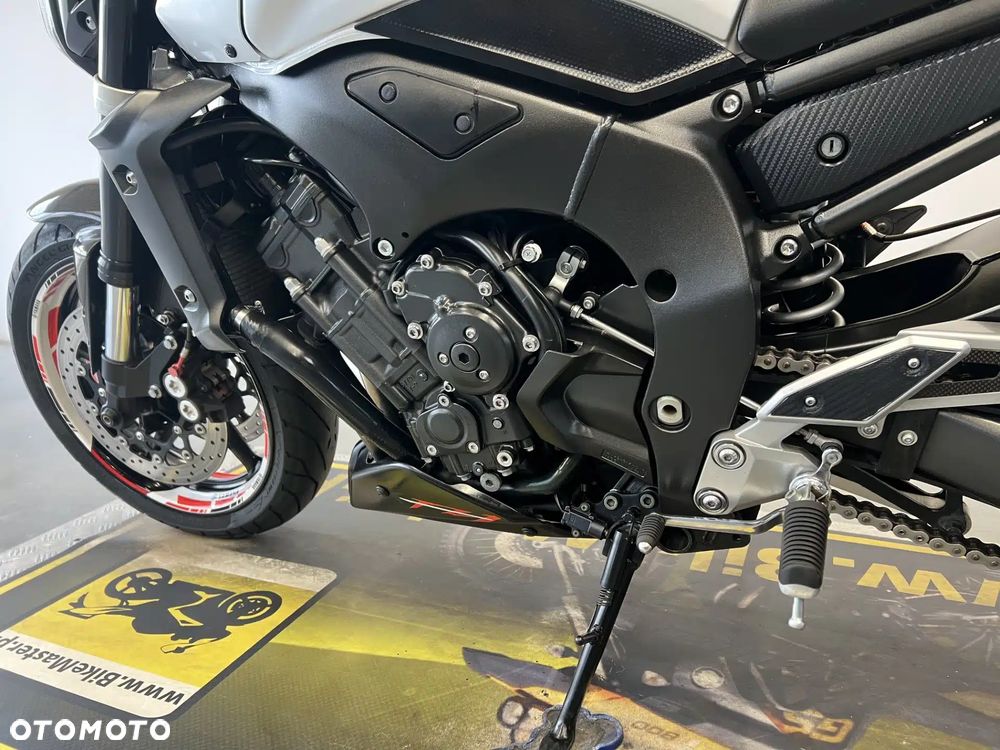 Yamaha FZ - 13