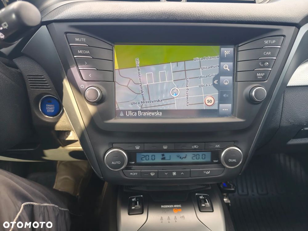 Toyota Avensis 1.8 Premium MS - 24