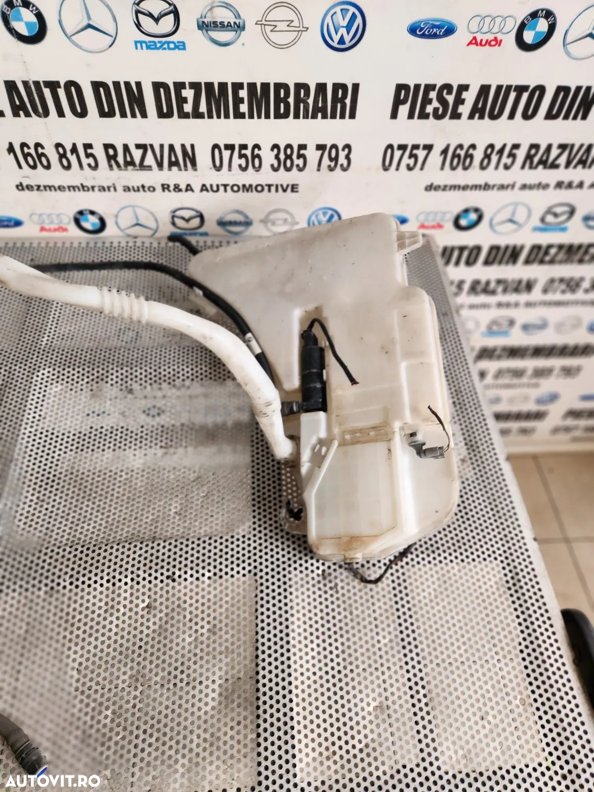 Bidonas Vas Lichid Parbriz Stropgel Complet Bmw Seria 7 F01 F02 F03 F04 Bidonas Lichid Parbriz Bmw - 5