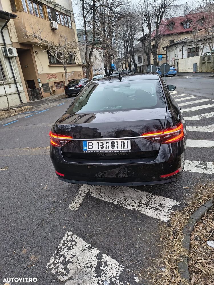 Skoda Superb 2.0 TDI DSG Ambition - 14