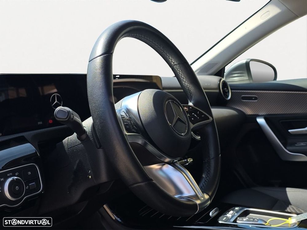Mercedes-Benz A 250 Limousine - 11