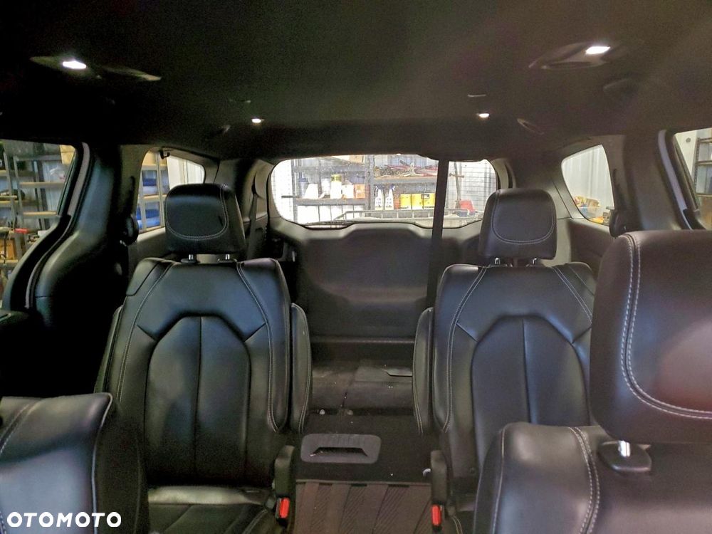 Chrysler Pacifica ver-45-tfsi-quattro-s-tronic-s-line - 11