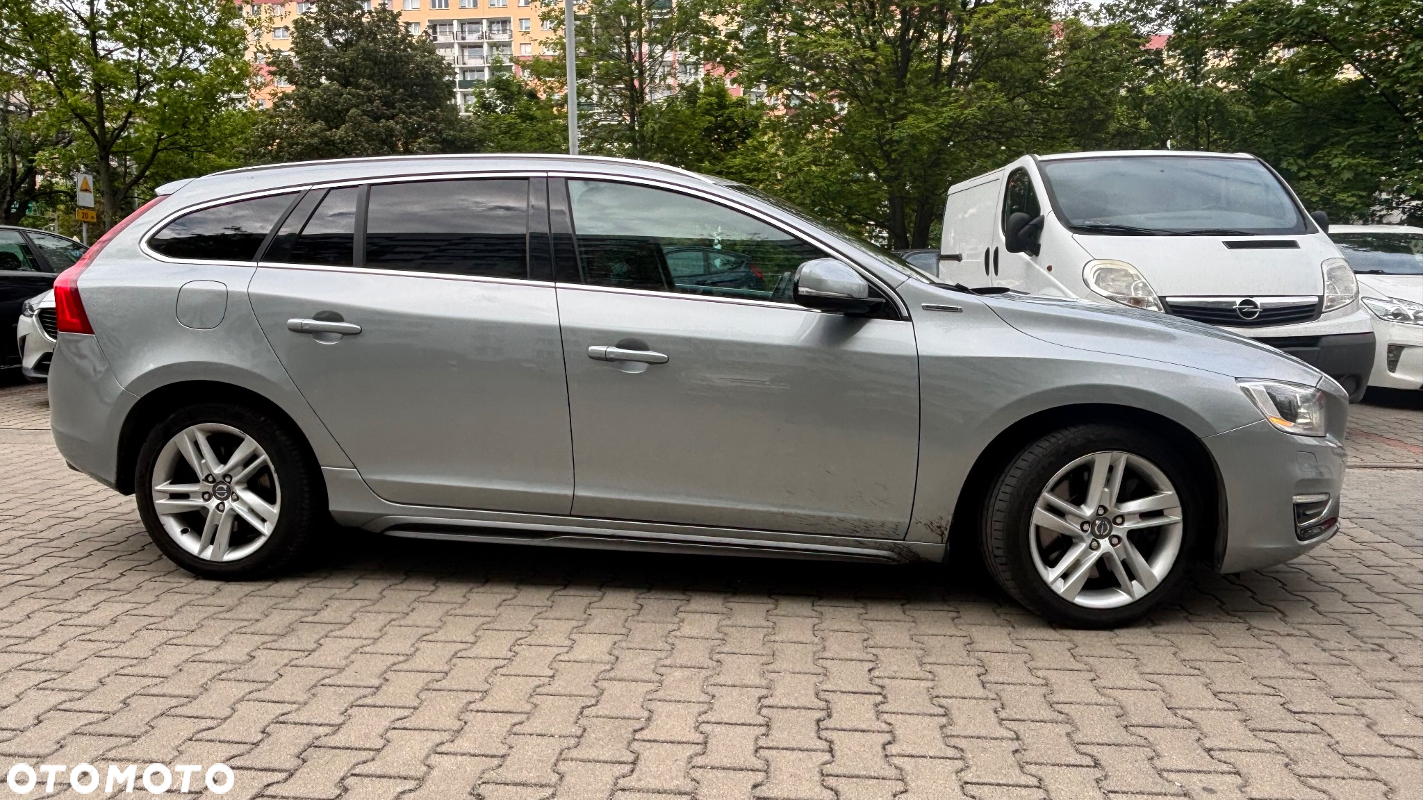 Volvo V60 D6 AWD Plug-in Hybrid Summum - 6