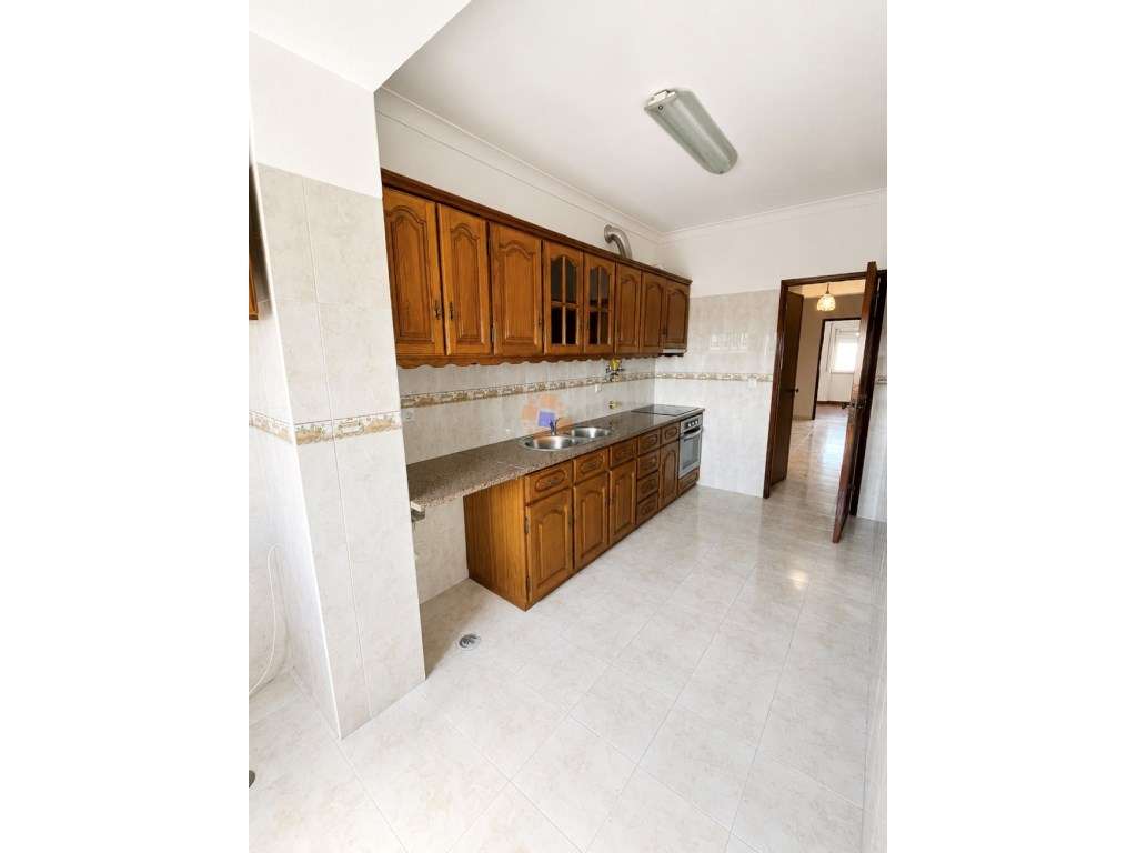 Apartamento T3 transformado em T2, com Excelentes Áreas nas Barroca... - Grande imagem: 2/20
