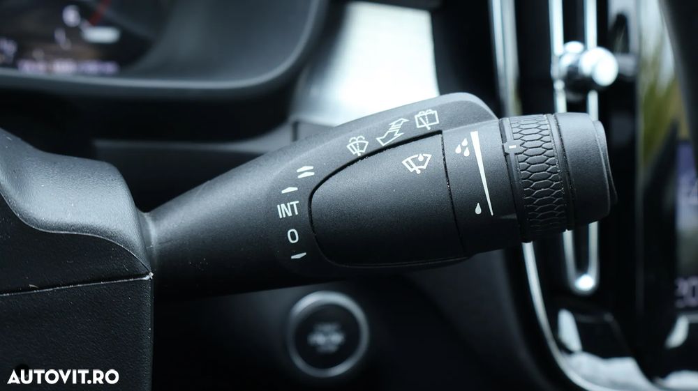 Volvo XC 40 D4 AWD Geartronic Momentum - 18