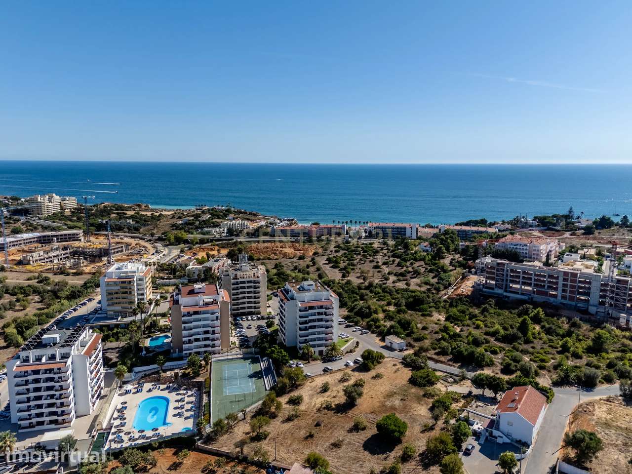 Apartamento T0+1 espaçoso e luminoso, com uma ampla varanda com vista - Grande imagem: 2/22