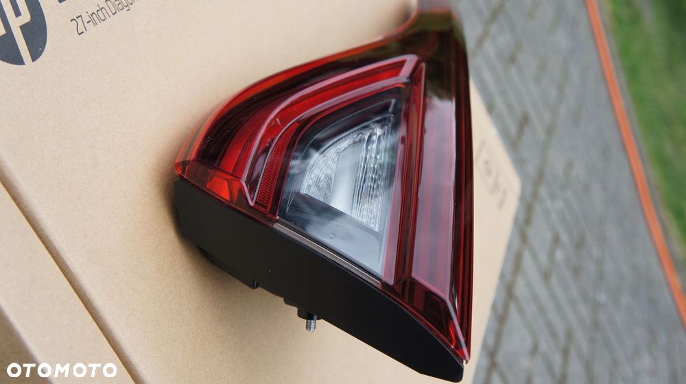 TYLNA PRAWA LAMPA RENAULT ARKANA LED - 2