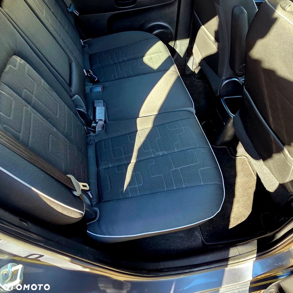 Kia Venga 1.6 CVVT Automatik Vision - 11