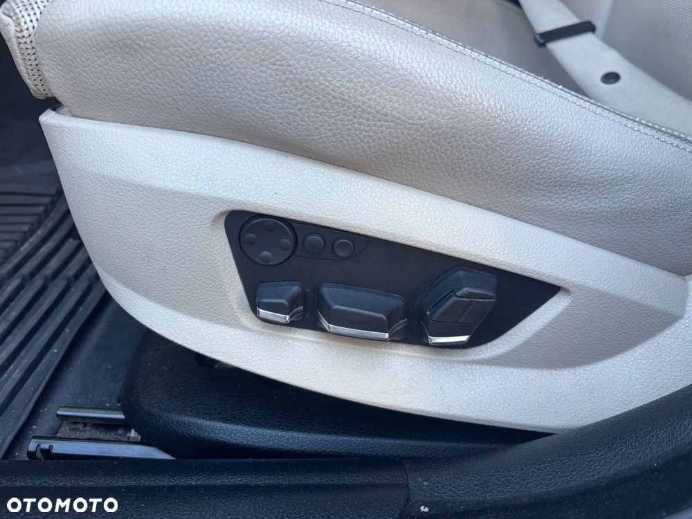 BMW Seria 5 535i xDrive - 16