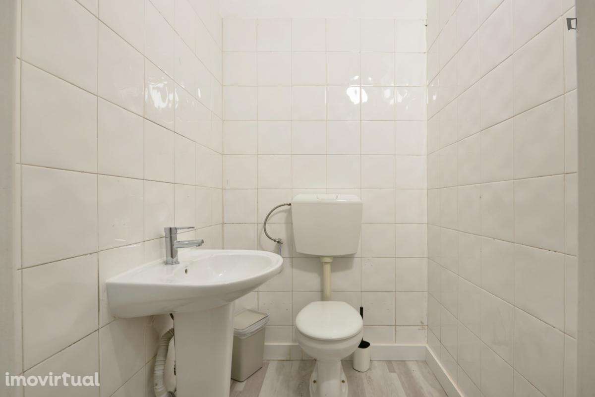 Quarto - localizado em Marquês de Pombal Lisbon - Grande imagem: 5/37