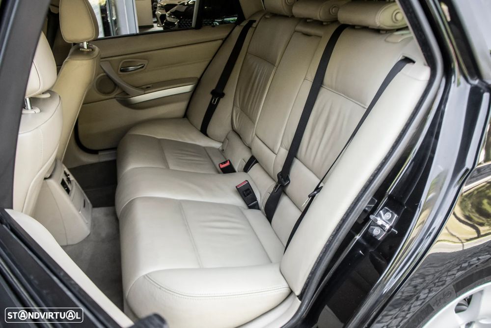 BMW 320 d Auto - 31