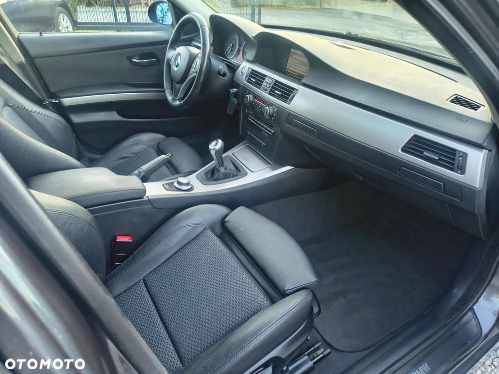BMW Seria 3 320d Edition Sport - 21