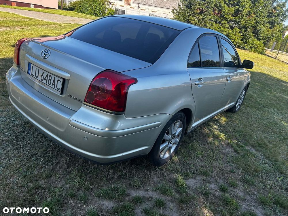 Toyota Avensis 1.8 VVT-i Sol - 2