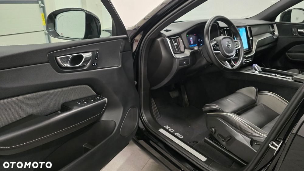 Volvo XC 60 B4 D Plus Dark - 5