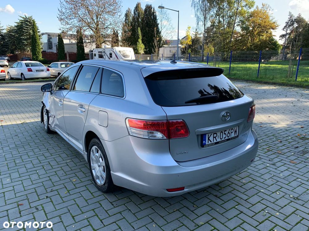 Toyota Avensis 2.0 D-4D Luna - 7