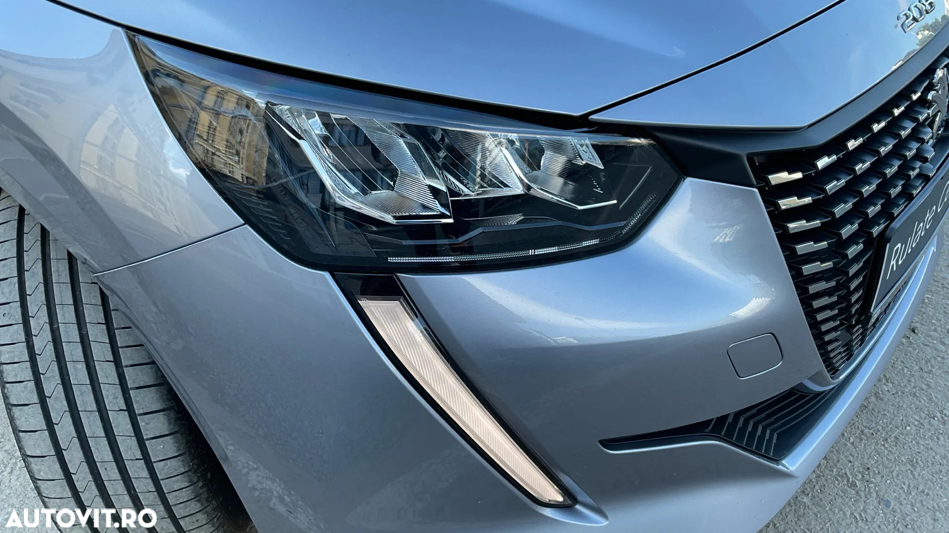 Peugeot 208 1.2 L PureTech STT EAT8 Allure - 10
