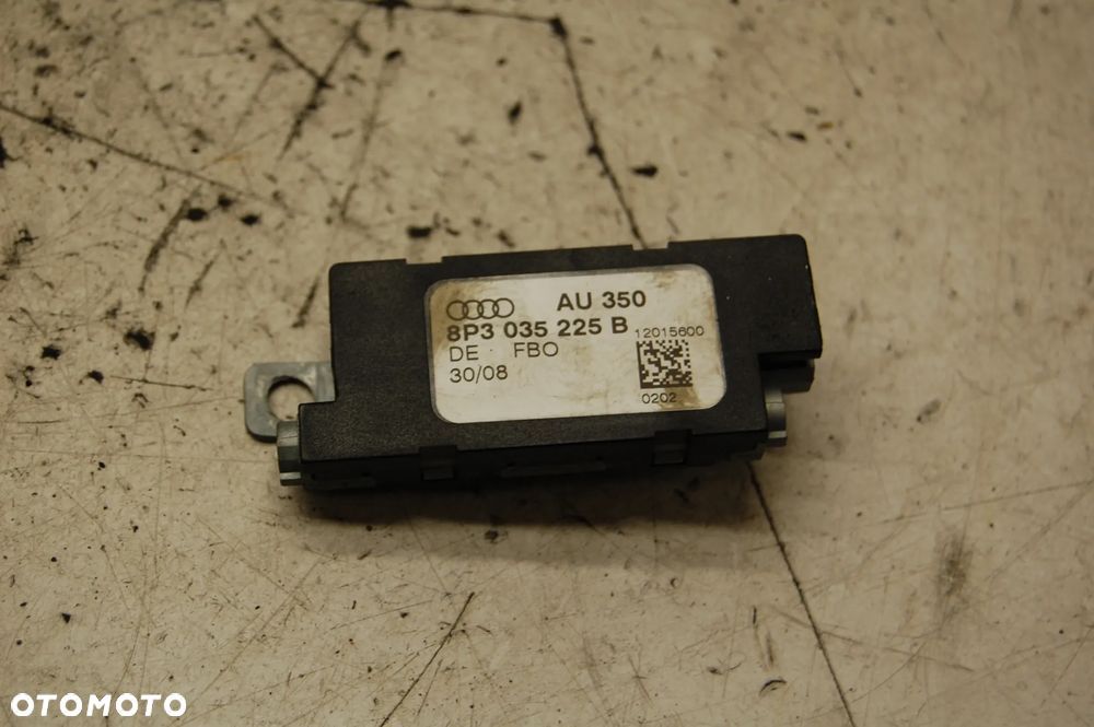 WZMACNIACZ ANTENY 8P3035225B AUDI A3 8P 3D - 1