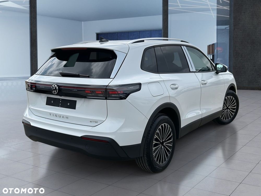 Volkswagen Tiguan - 11