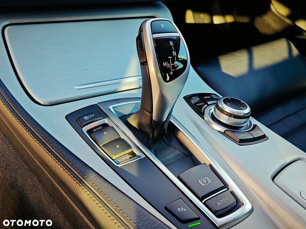 BMW Seria 5 525d - 13