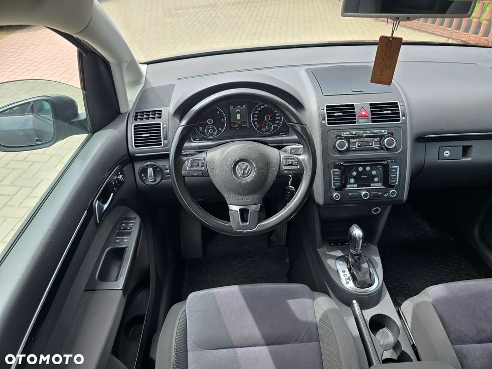 Volkswagen Touran - 8
