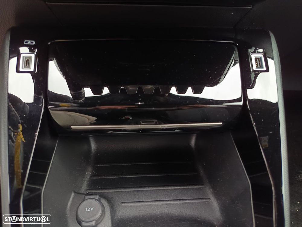 Peugeot 2008 1.5 BlueHDi Allure Pack EAT8 - 23