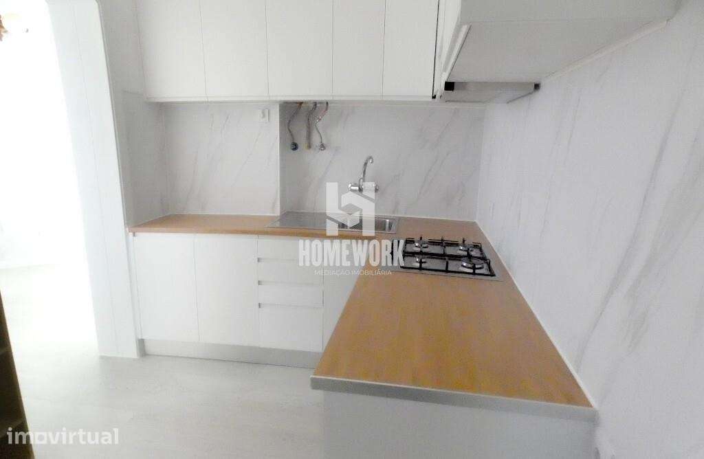 Apartamento totalmente remodelado com vista direta para o rio | Último - Grande imagem: 2/23