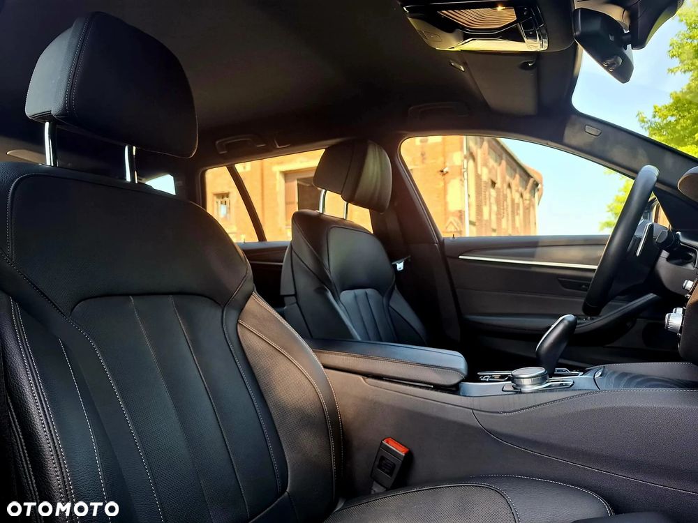 BMW Seria 5 540d xDrive Touring M Sport Edition - 12