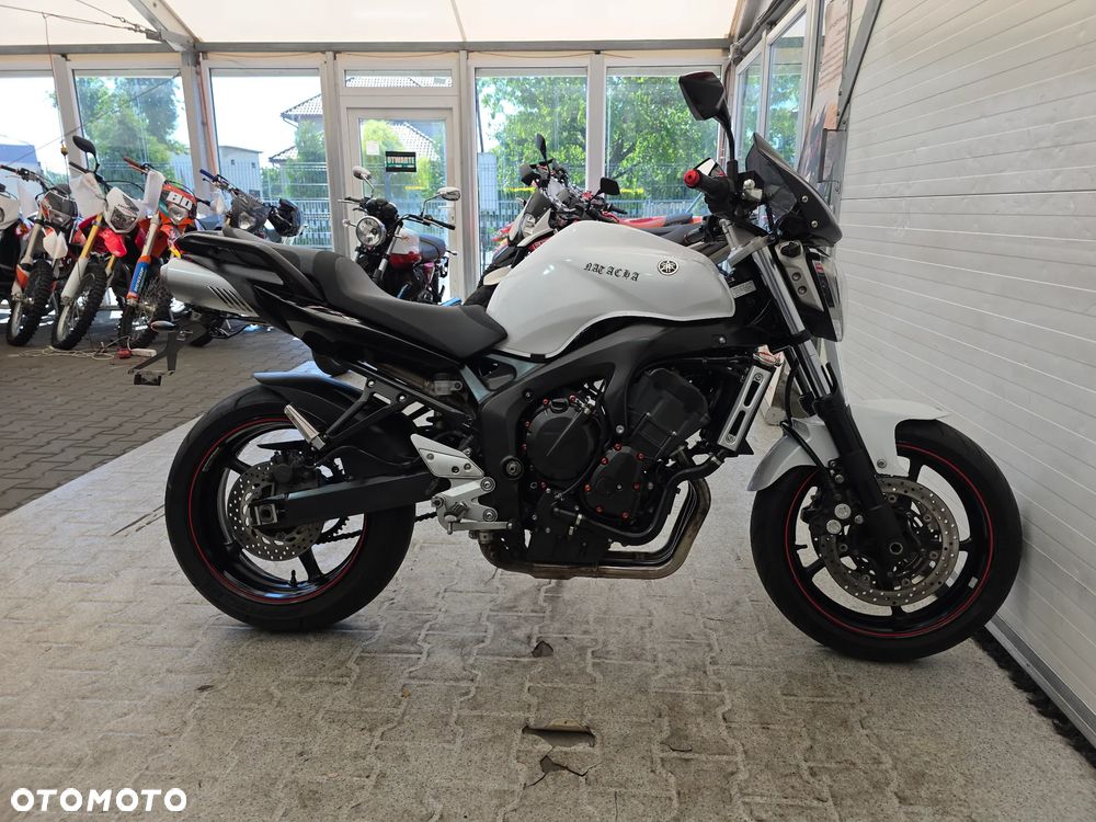 Yamaha FZ - 28