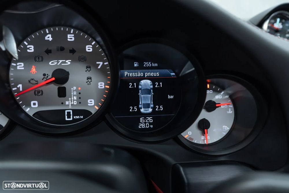 Porsche 911 (991) Carrera 4 GTS PDK - 33