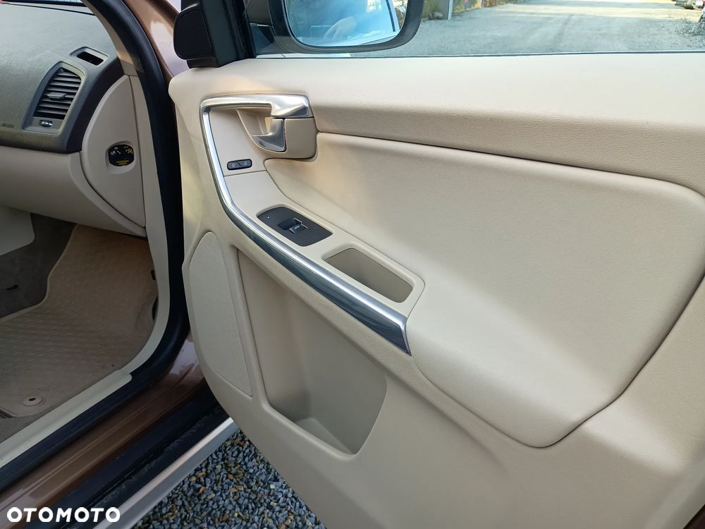 Volvo XC 60 D5 AWD Momentum - 14