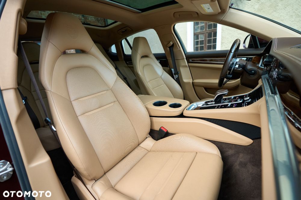 Porsche Panamera 4S - 37