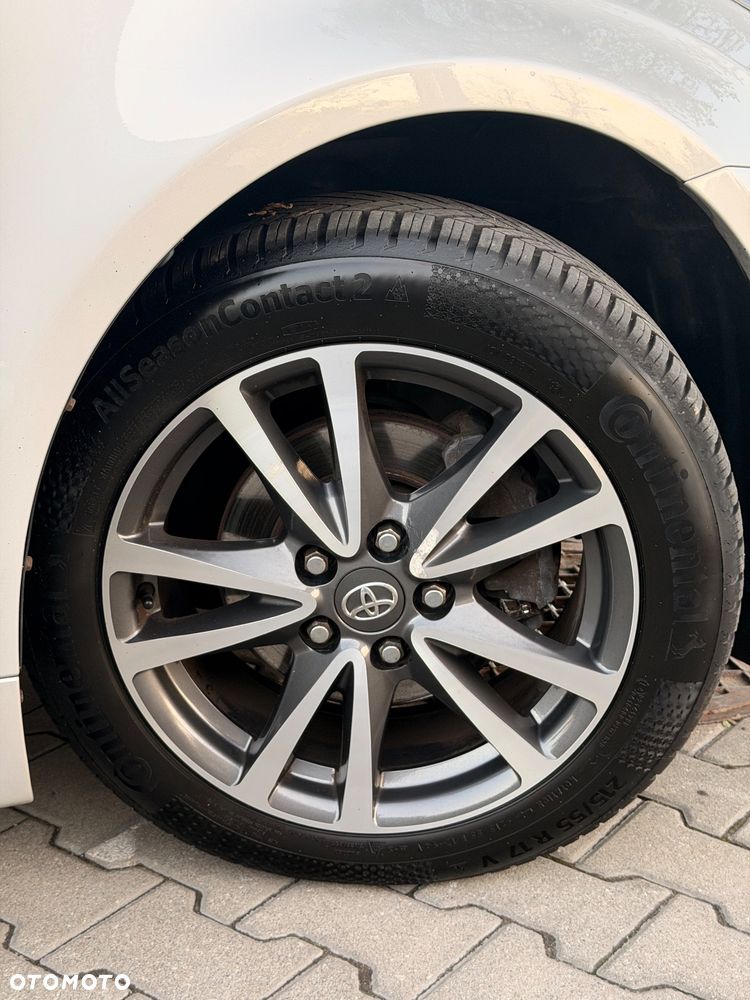 Toyota Avensis 1.8 Sol plus NAVI - 20