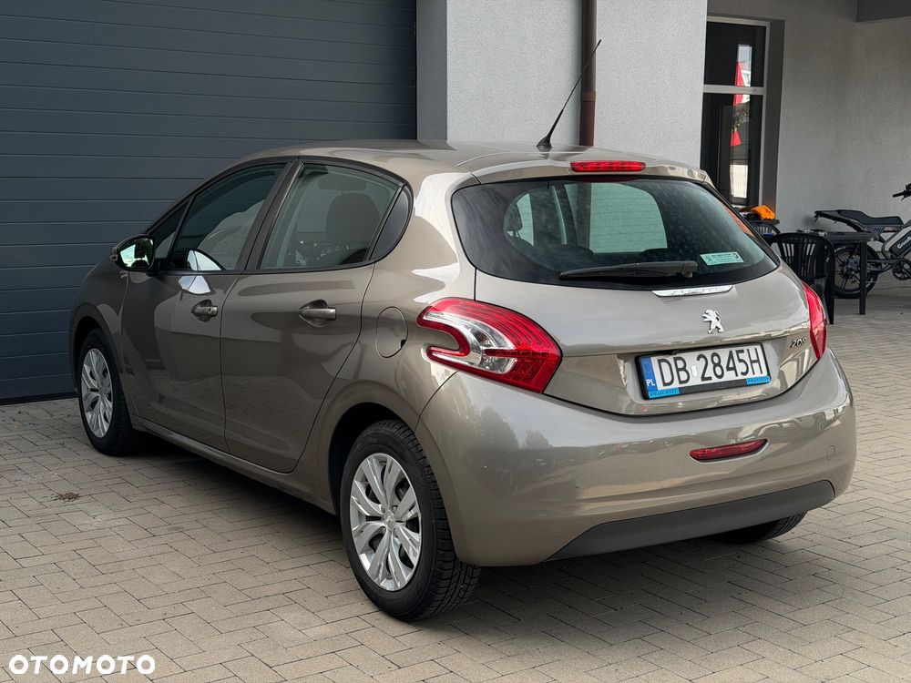 Peugeot 208 - 4