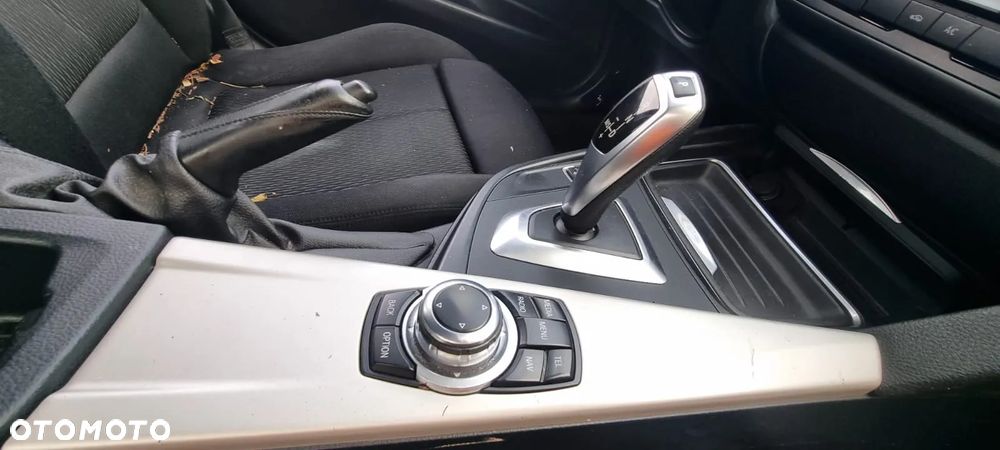 BMW Seria 3 318d Touring Blue Performance Sport Line - 6