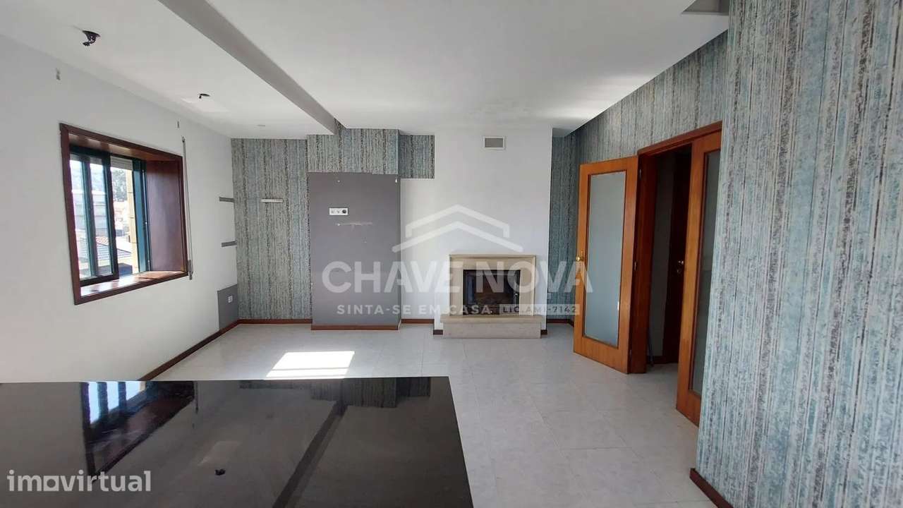 T2 no último piso com terraço e garagem fechada S. Félix da Marinha CO