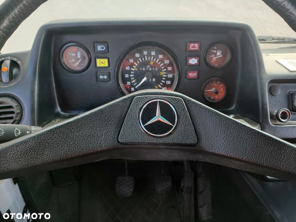 Mercedes-Benz 310 - 2