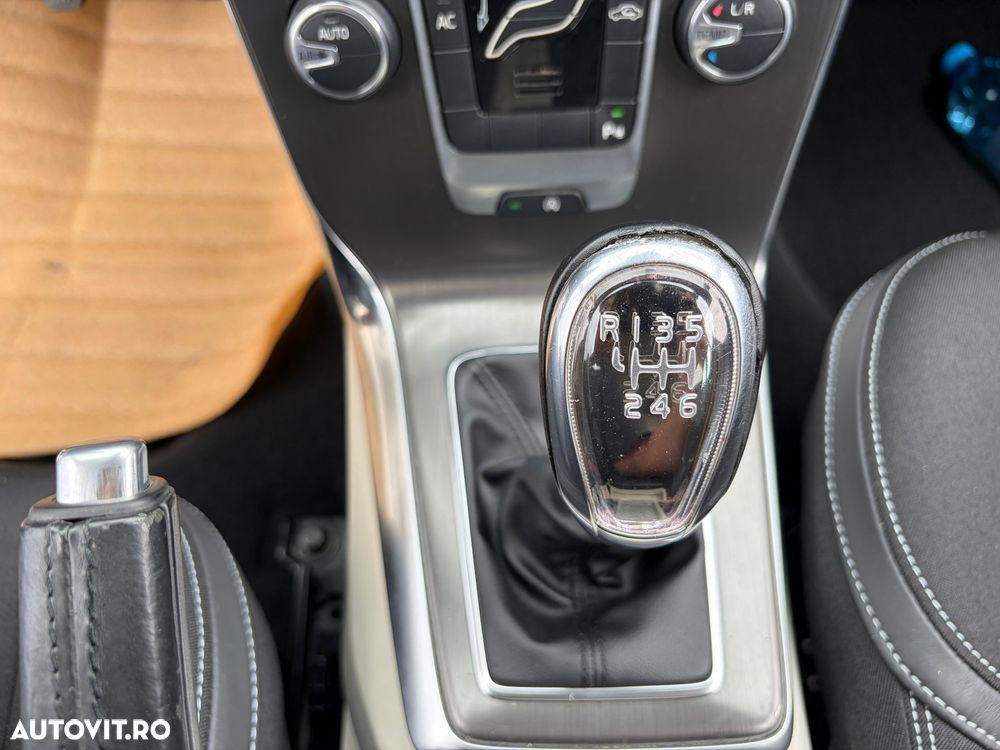 Volvo V40 D2 R Design - 9